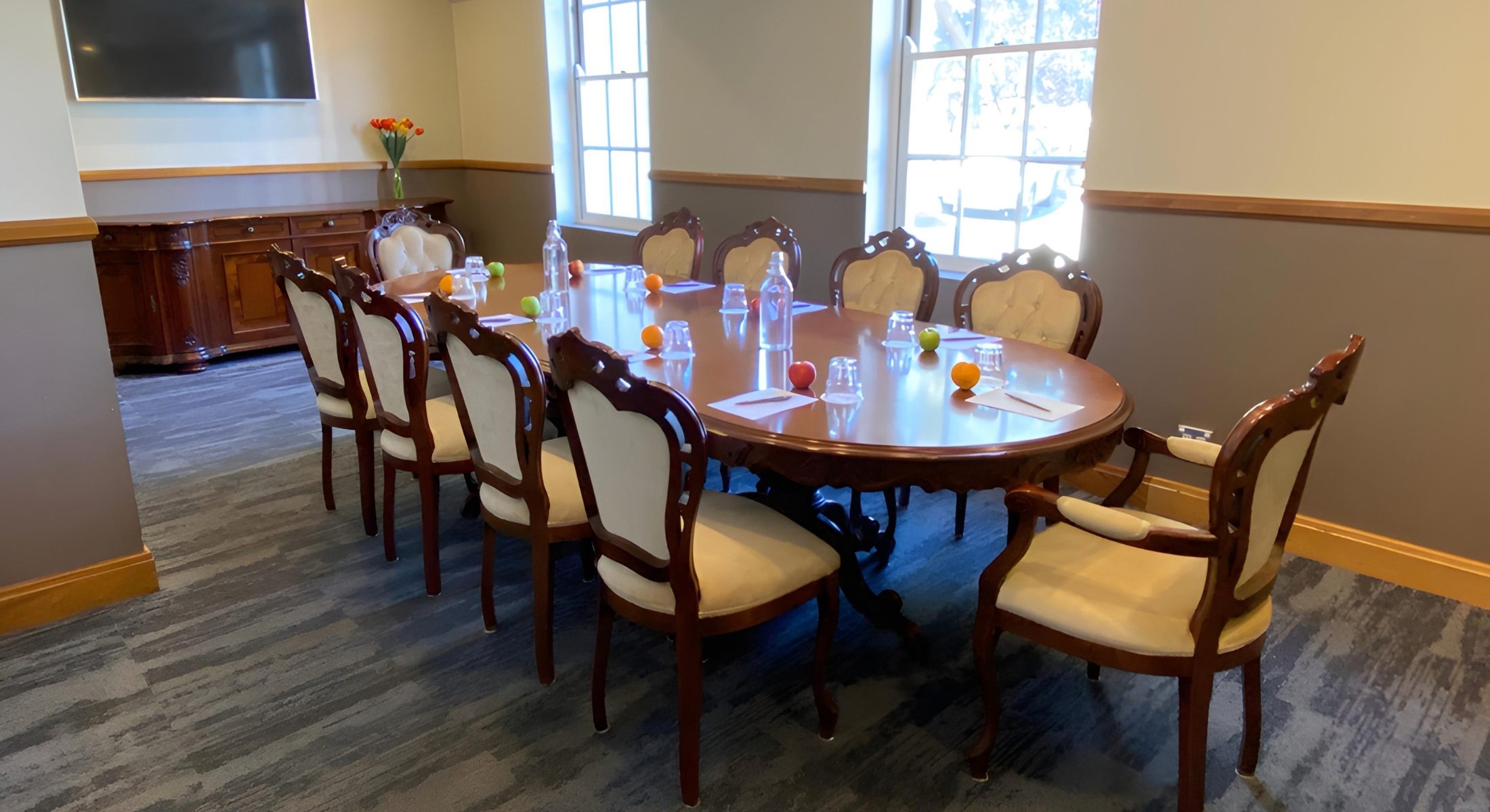 Limestone Room boardroom meeting space at Mercure Canberra seating up to 10 delegates
