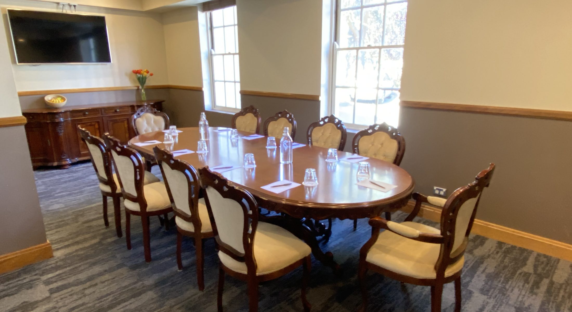 Limestone Room boardroom meeting space at Mercure Canberra seating up to 10 delegates